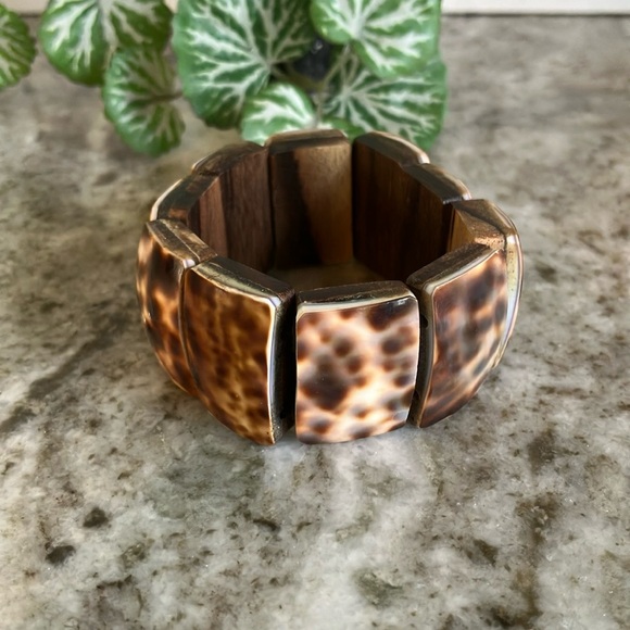 🍀Vintage Stretch Bracelet Ciprea Shell & Wood - Picture 2 of 5